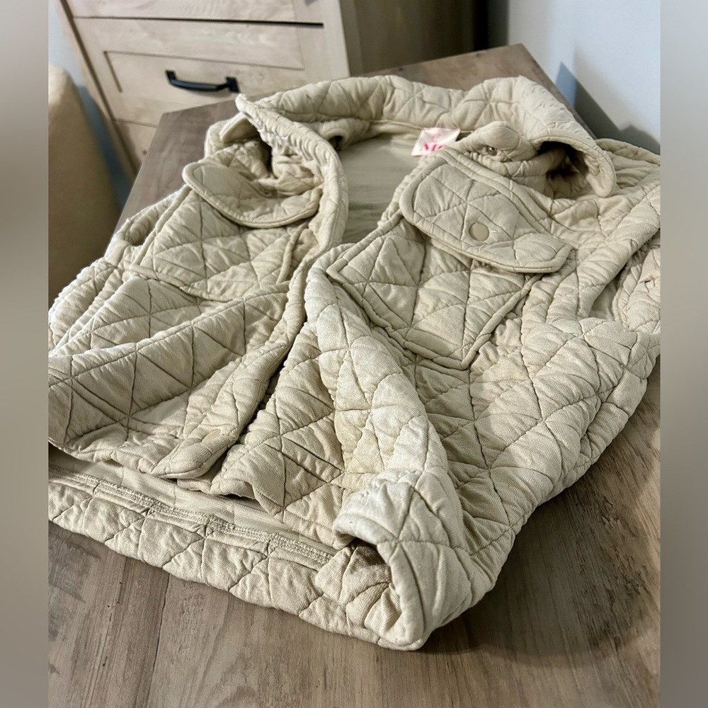 So Me Triangle Stitch Button Up Quilted Cream Vest - Size M EUC - Picture 6 of 8